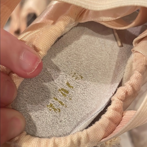 BLOCH Satin Ballet Pointe Shoes - Picture 7 of 7